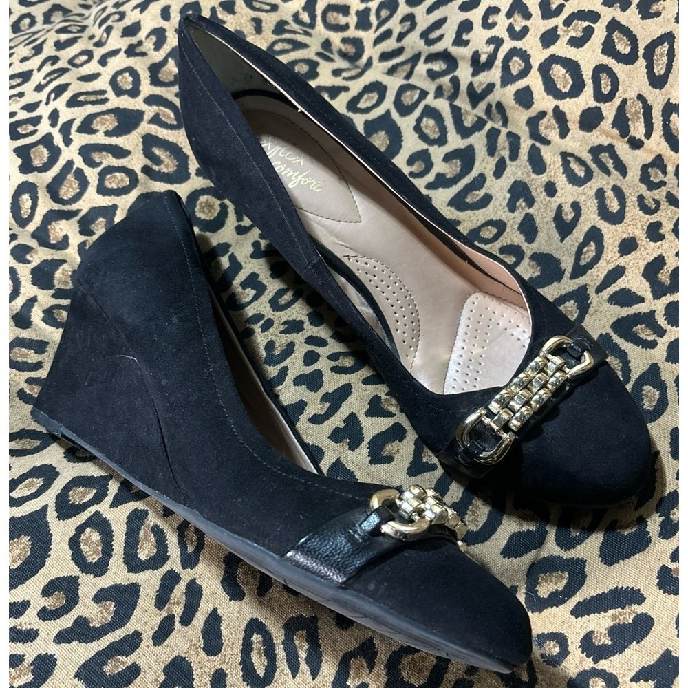 Dexflex Comfort Women's Gold‎ Chain Detail Black Suede Wedge Heels, Size 11